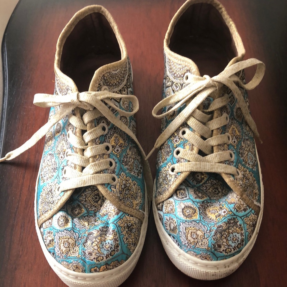 Unique casual shoes